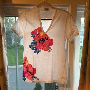 Women’s V-neck Tshirt